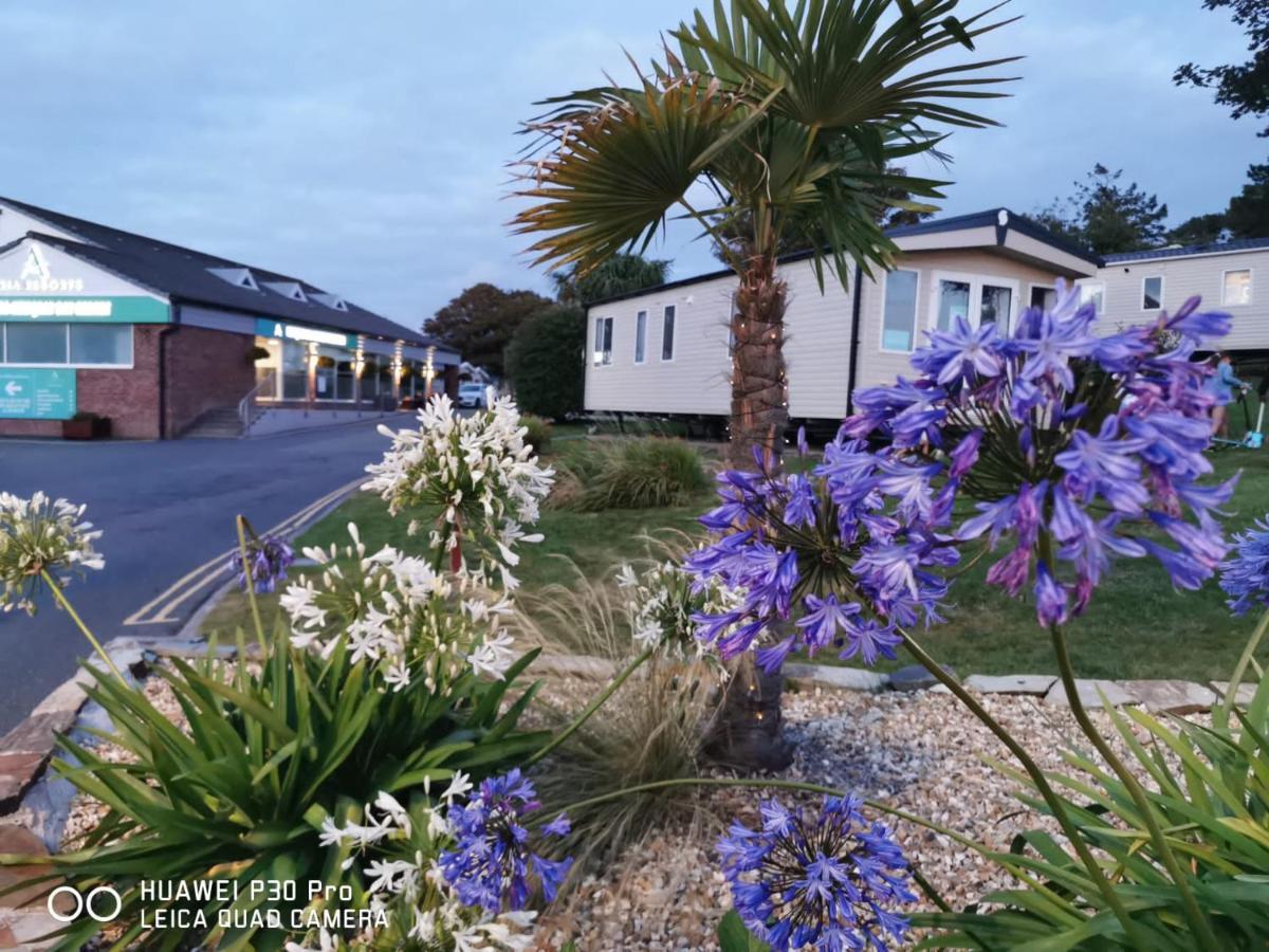 Newquay Buy Resort Holiday Exterior photo